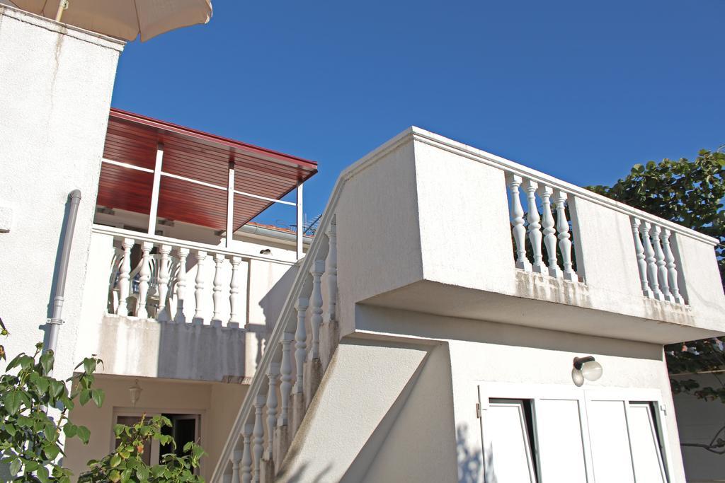 Apartments Mas-Rafaj Vir Exterior photo
